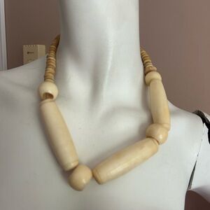 4/$100 carved Bone primal Elegant Cream Beaded Necklace 20 inches 😎